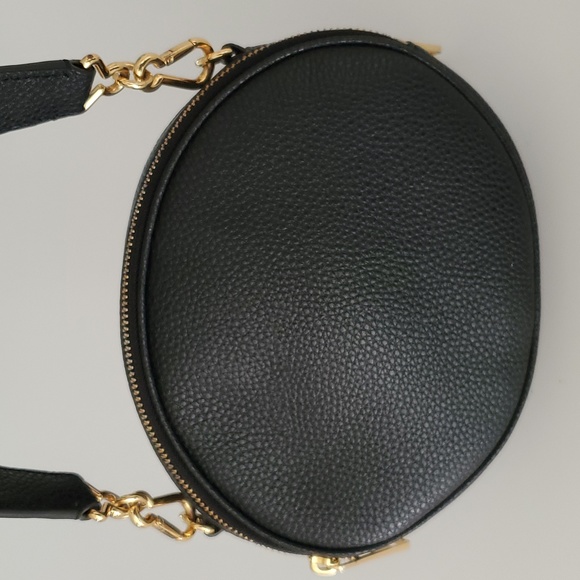 Marc Jacobs The Rewind Leather Crossbody Bag in Black & Gold Hardware - Picture 7 of 14